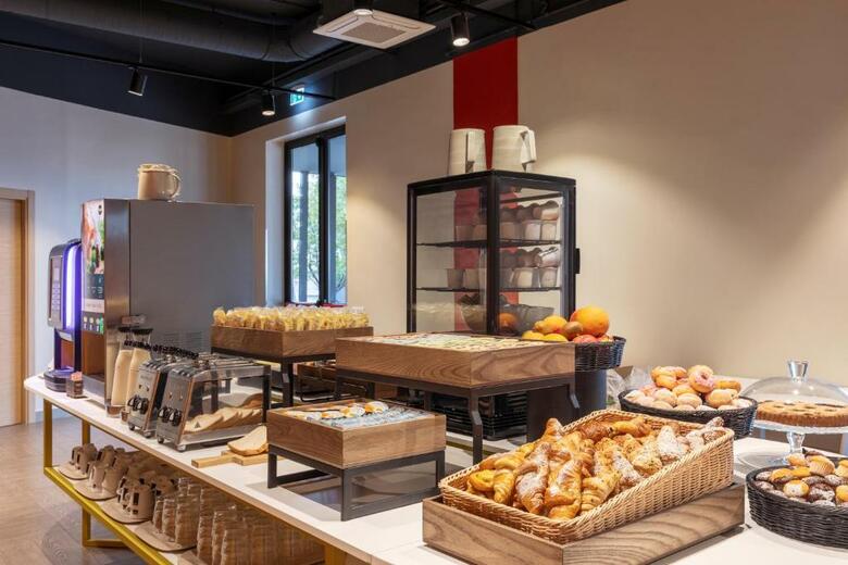 G Hotel