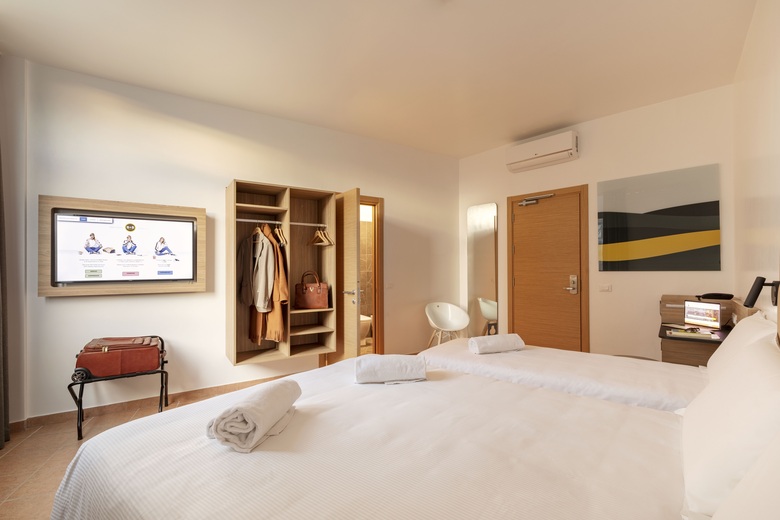 G Hotel