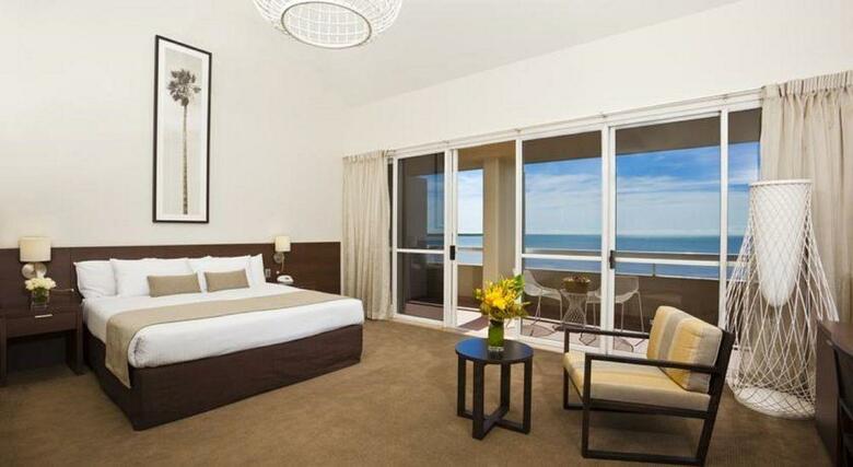 Mercure Hotel Harbourside Cairns
