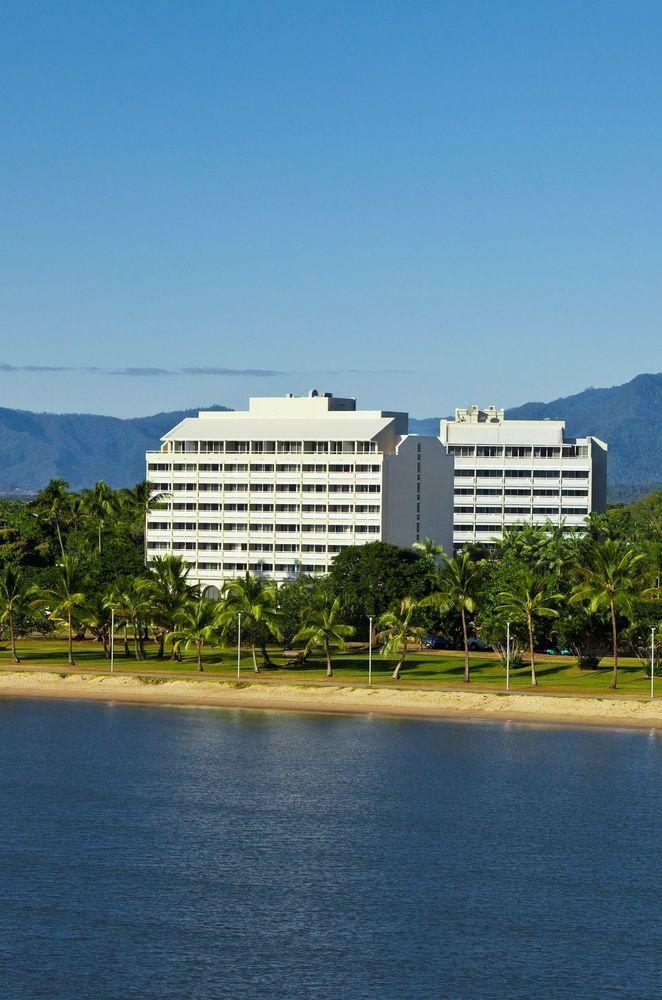 Mercure Hotel Harbourside Cairns