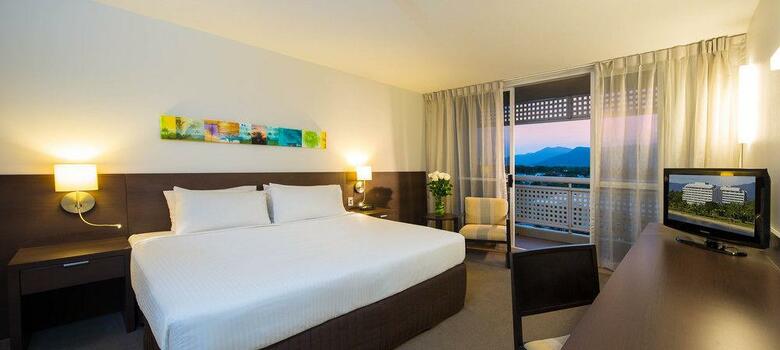 Mercure Hotel Harbourside Cairns