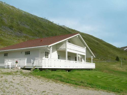 Three-bedroom Holiday Home In Leknes 1