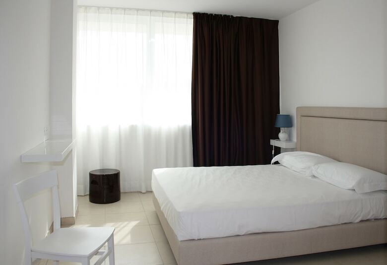 19 Condohotel