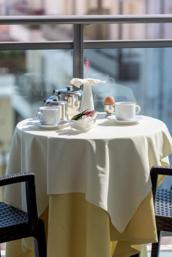 Manousos City Hotel