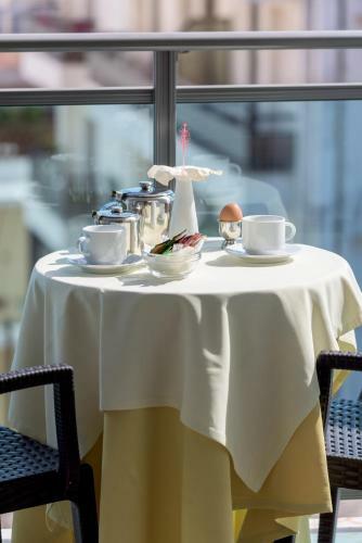 Manousos City Hotel
