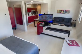 Hotel City Express Suites Cabo San Lucas