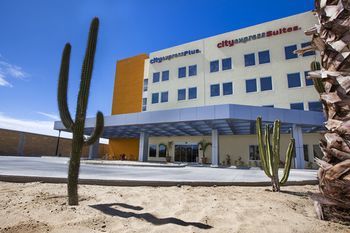 Hotel City Express Suites Cabo San Lucas
