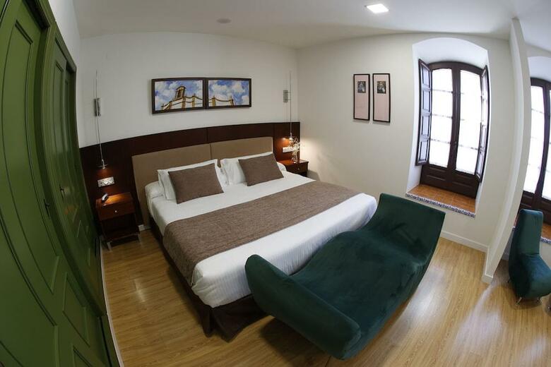 Hotel El Carmen (puente Genil)