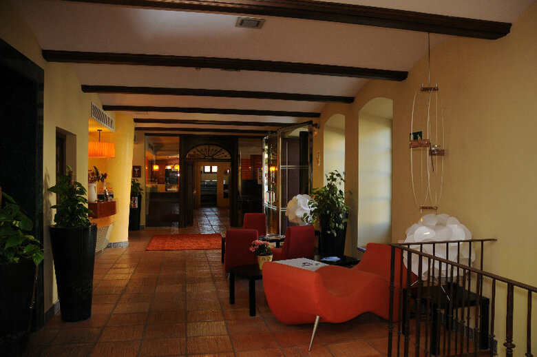 Hotel El Carmen (puente Genil)