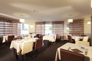 Hotel Kyriad Lyon Est - Bron Eurexpo Le Cottage