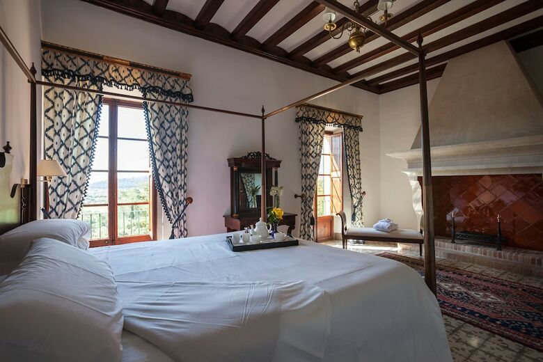 Hotel Llenaire