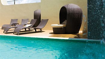 Hotel Waves Beach Resort & Spa