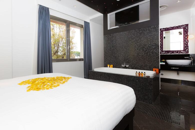 Jc Contemporary Hotel