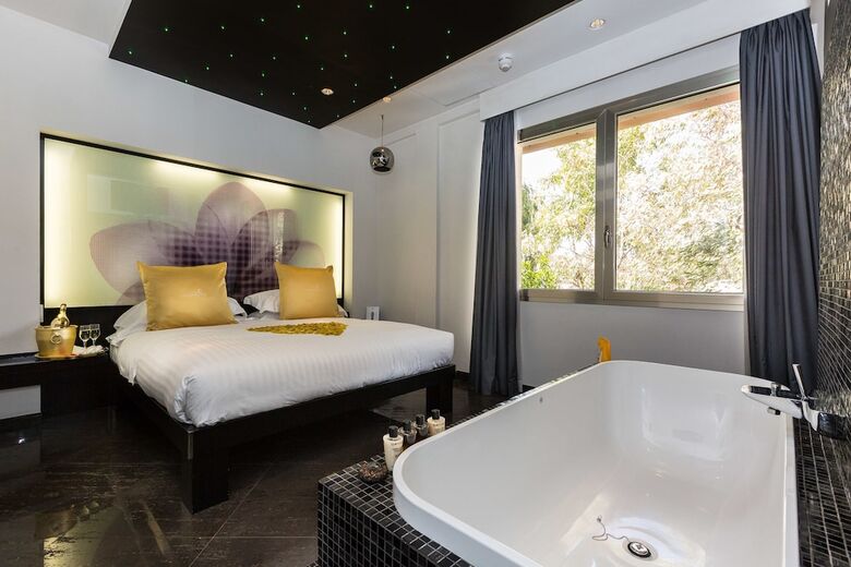 Jc Contemporary Hotel