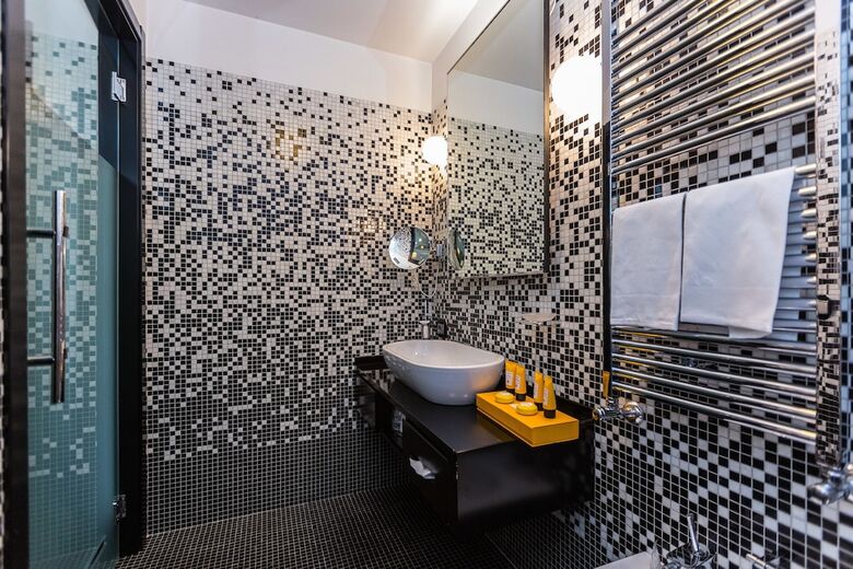 Jc Contemporary Hotel