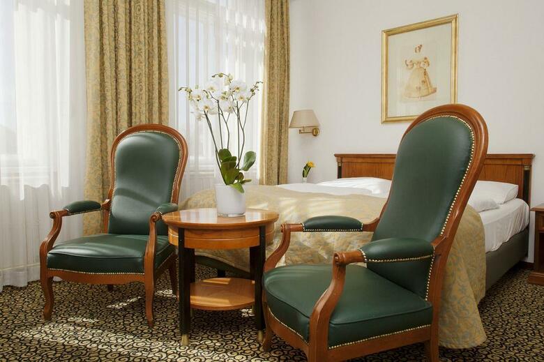 Hotel Carlton Opera