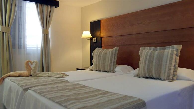 Apartamentos Bungalows Miraflor Suites