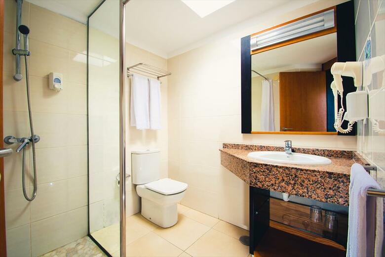 Apartamentos Bungalows Miraflor Suites