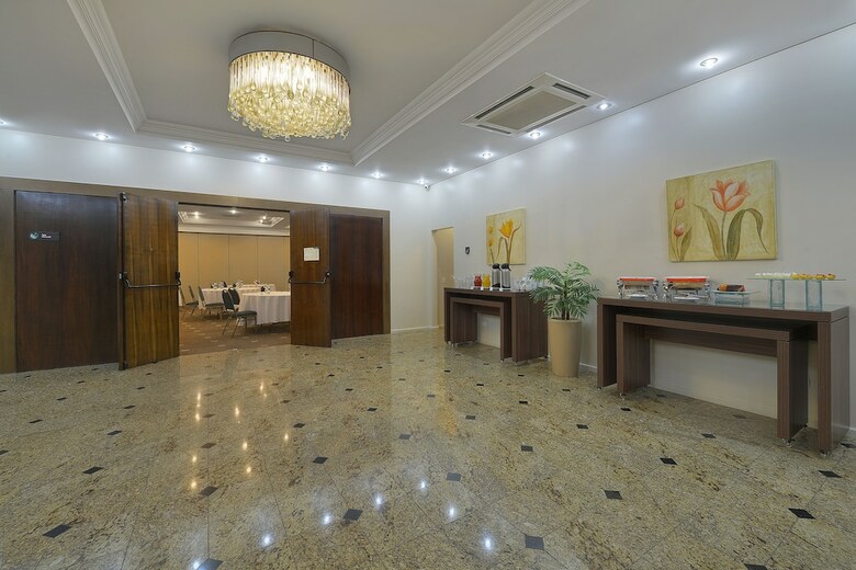 Hotel Deville Business Curitiba