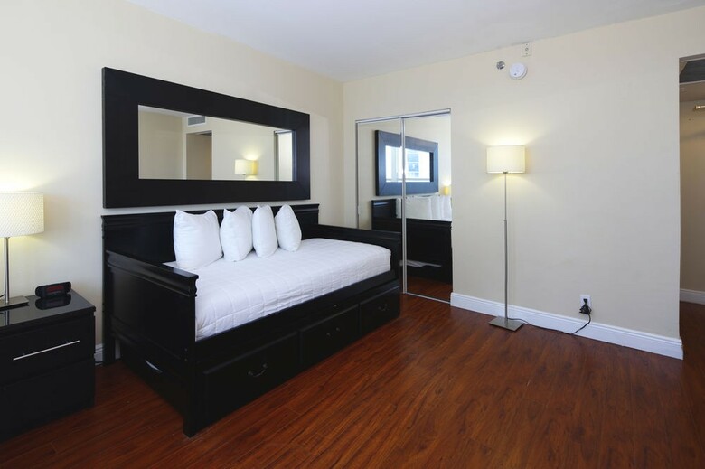 Aparthotel New Point Miami