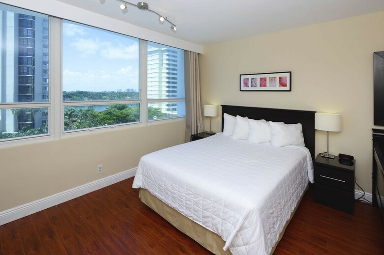 Aparthotel New Point Miami
