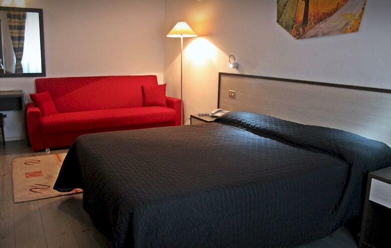 Hotel Magenta