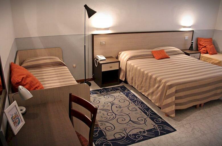 Hotel Magenta