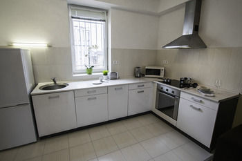 Corvin Plaza Apartments And Suites