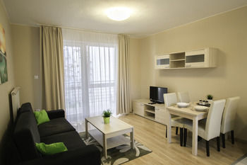 Corvin Plaza Apartments And Suites