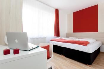 Corvin Plaza Apartments And Suites