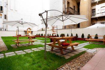 Corvin Plaza Apartments And Suites