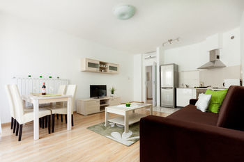 Corvin Plaza Apartments And Suites