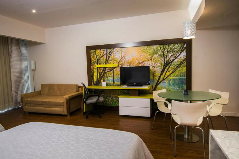 Holiday Inn Express Hotel & Suites At Wtc