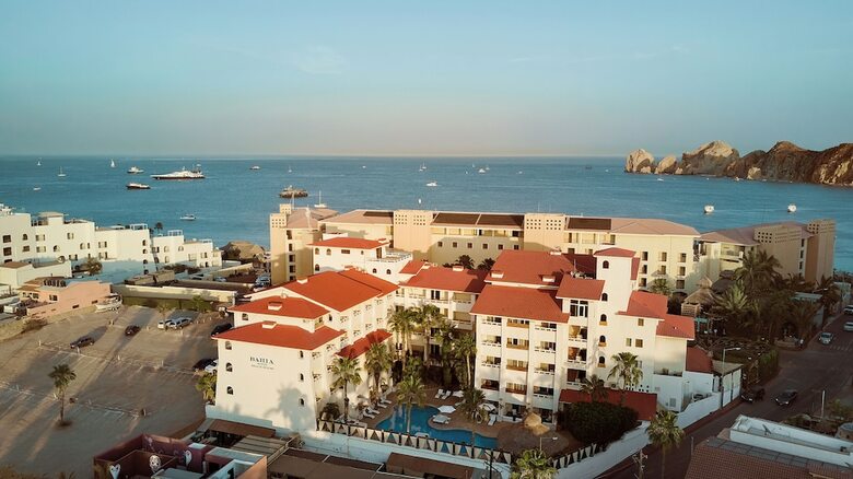 Bah�a Hotel & Beach Club