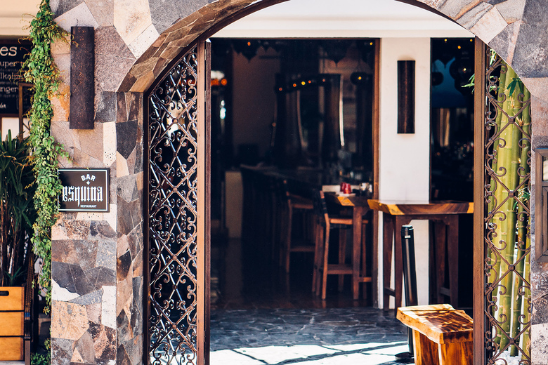 Bah�a Hotel & Beach Club
