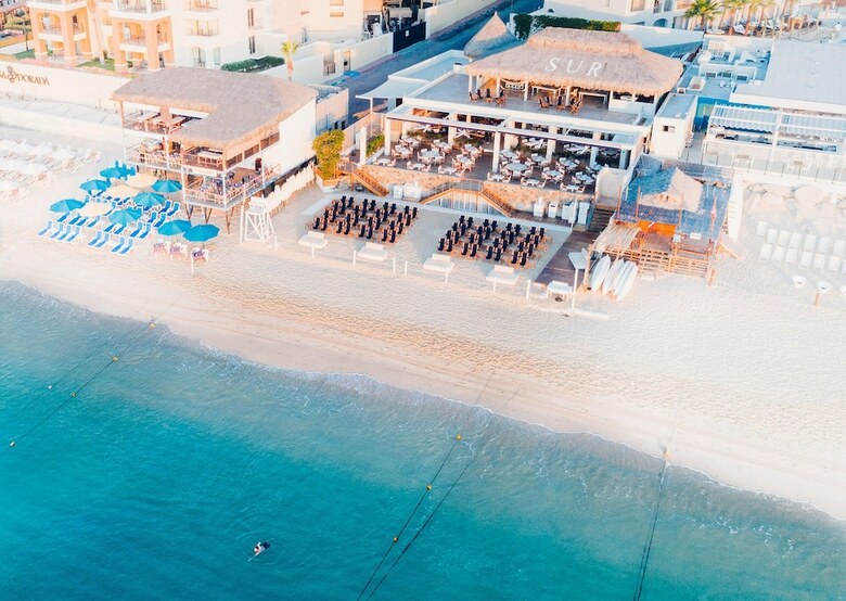 Bah�a Hotel & Beach Club