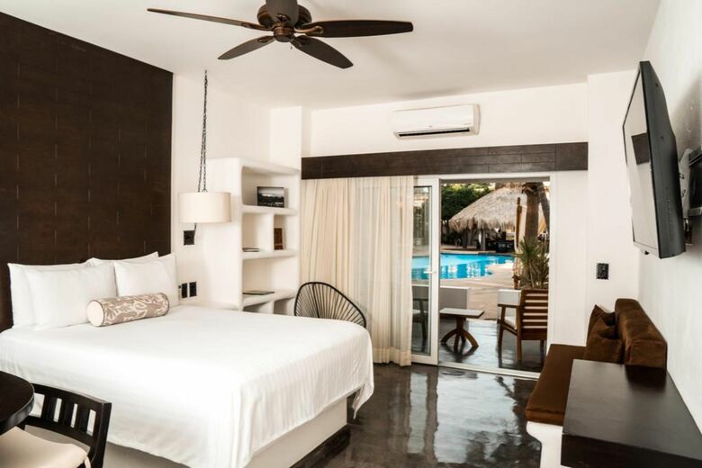 Bah�a Hotel & Beach Club