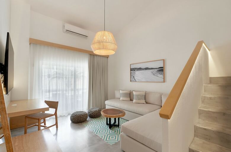 Bah�a Hotel & Beach Club