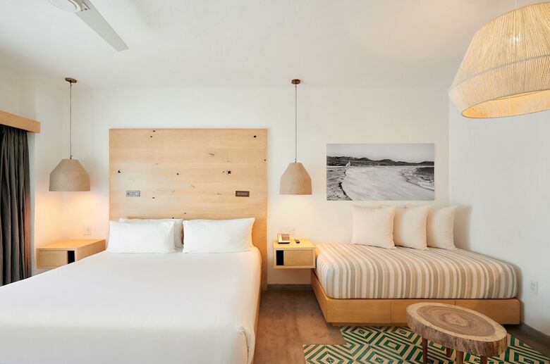 Bah�a Hotel & Beach Club