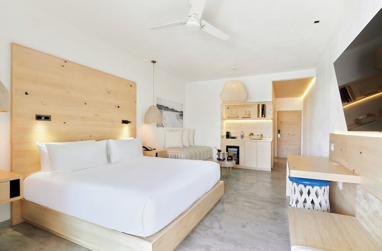 Bah�a Hotel & Beach Club
