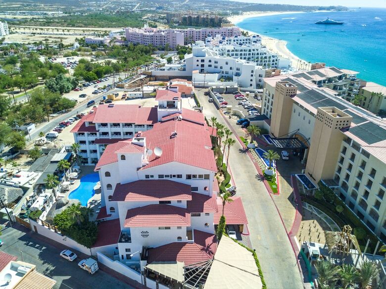 Bah�a Hotel & Beach Club