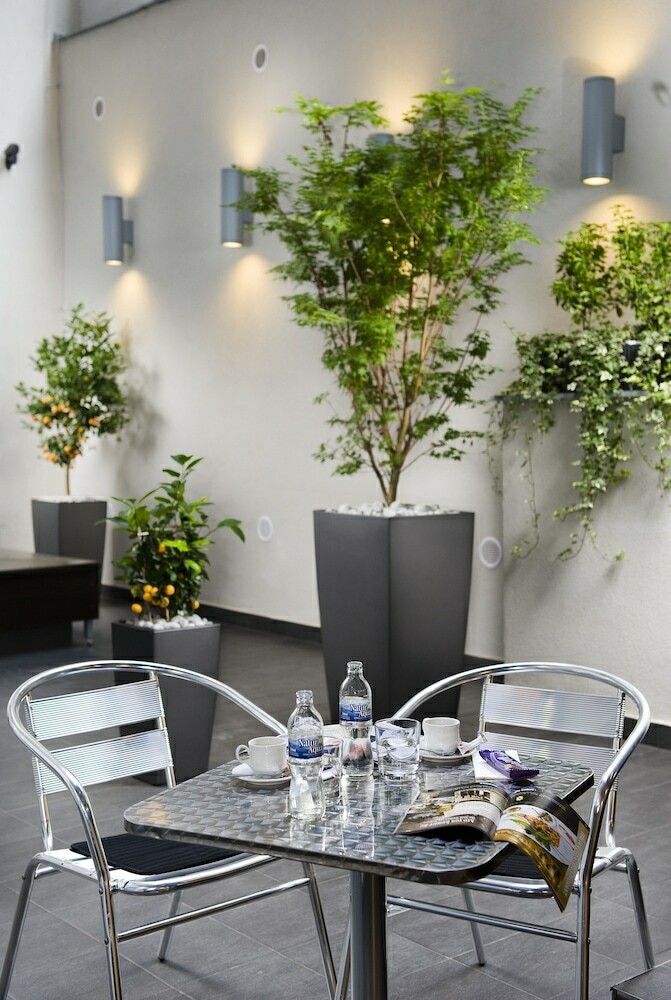 Opera Garden Hotel & Apartments