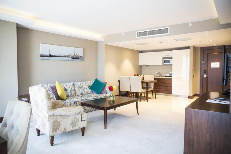 Grand Aras Hotel & Suites