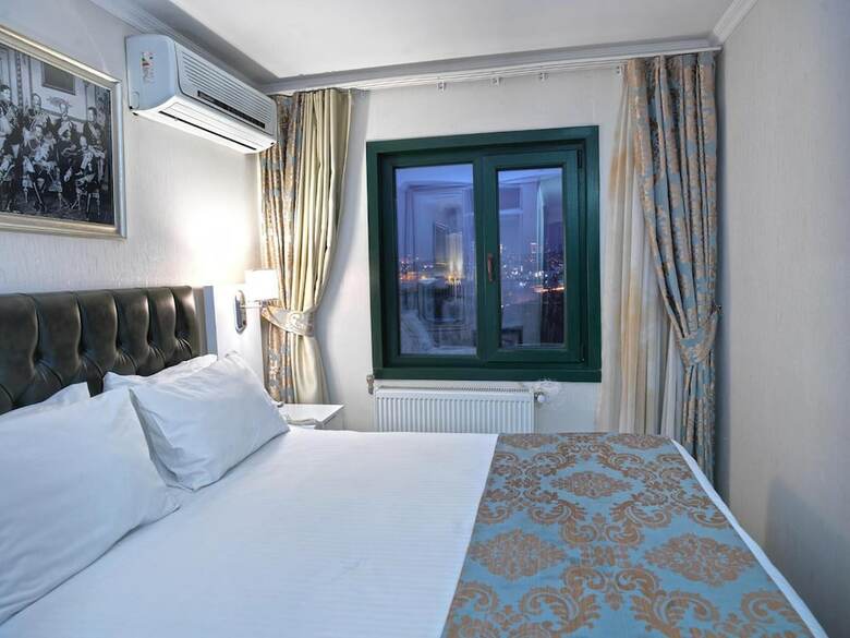 Monarch Hotel