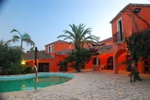 Galanias Hotel & Retreat