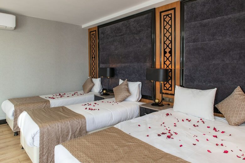 Aristocrat Hotel