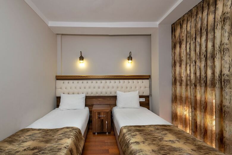 Aristocrat Hotel