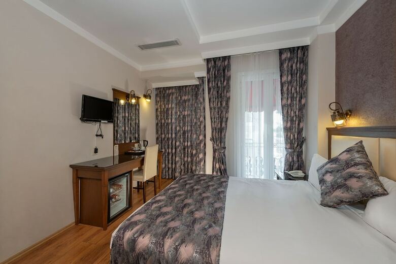 Aristocrat Hotel