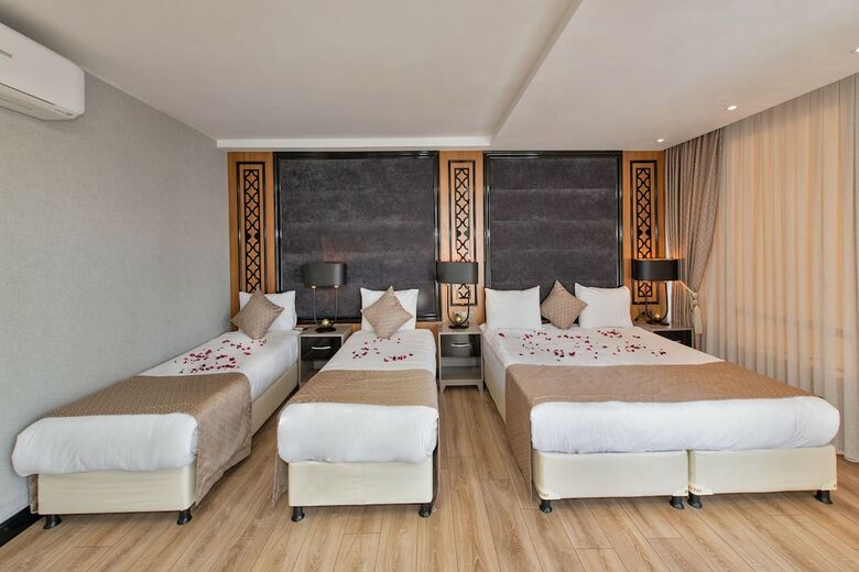 Aristocrat Hotel