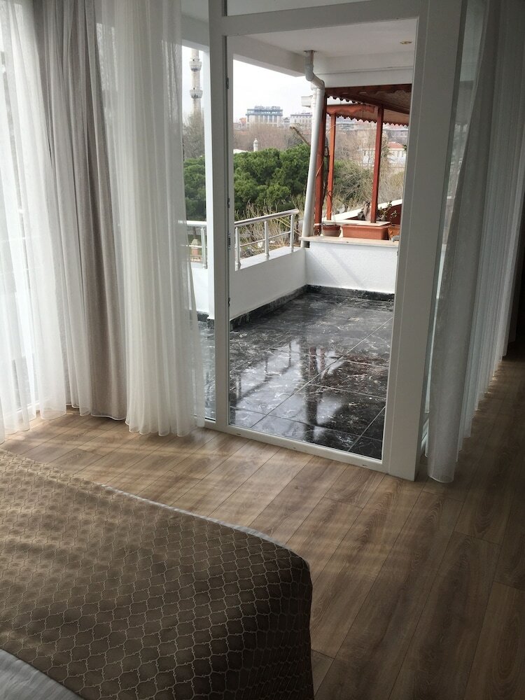 Aristocrat Hotel